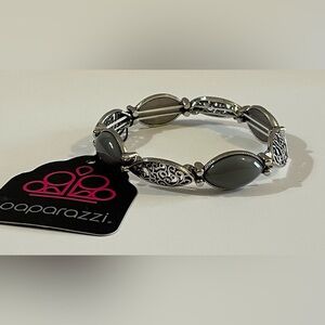 NWT Paparazzi Silver and Gray Women's Bracelet